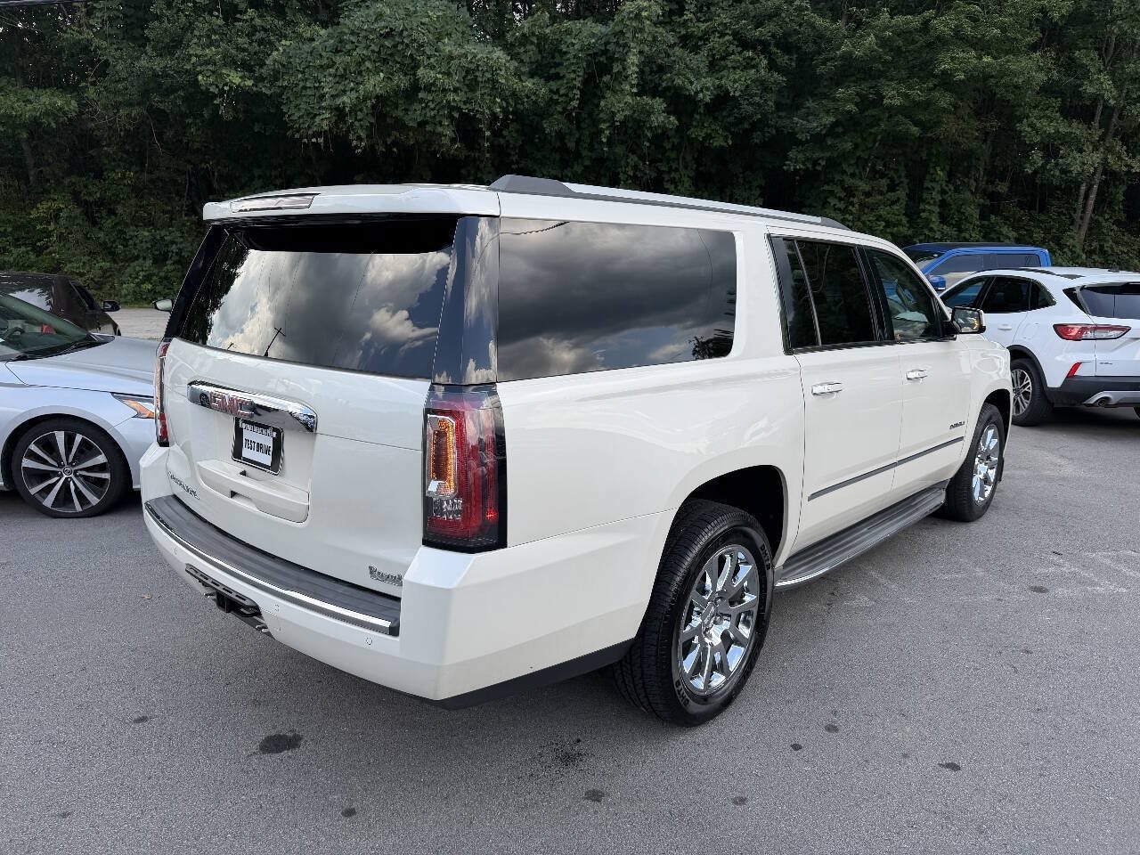 Used 2015 GMC Yukon XL Denali w/ Open Road Package AWD/4WD image 5