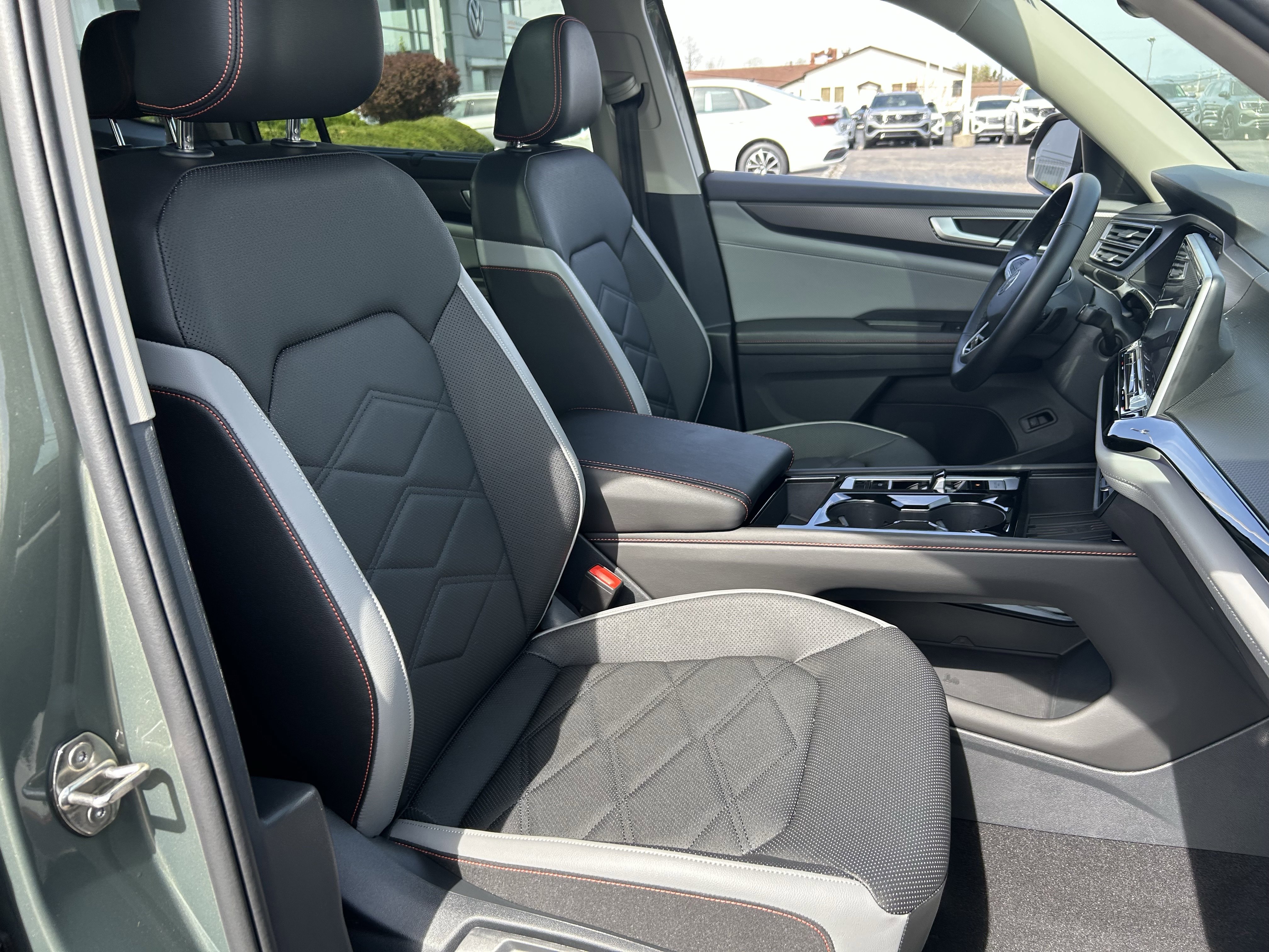 Certified 2025 Volkswagen Atlas Peak Edition SE AWD/4WD image 27