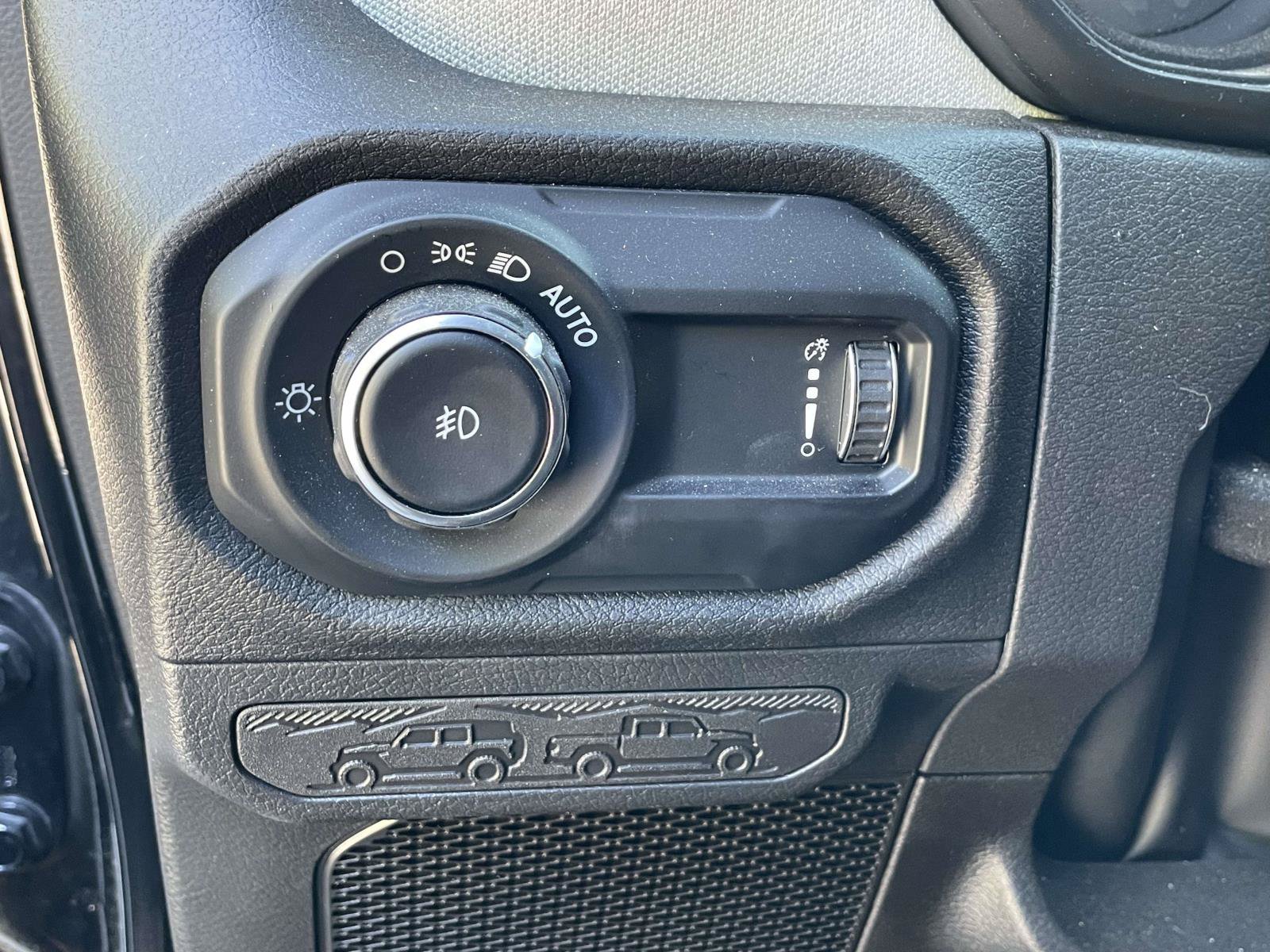 Used 2025 Jeep Wrangler Unlimited Sport AWD/4WD image 19