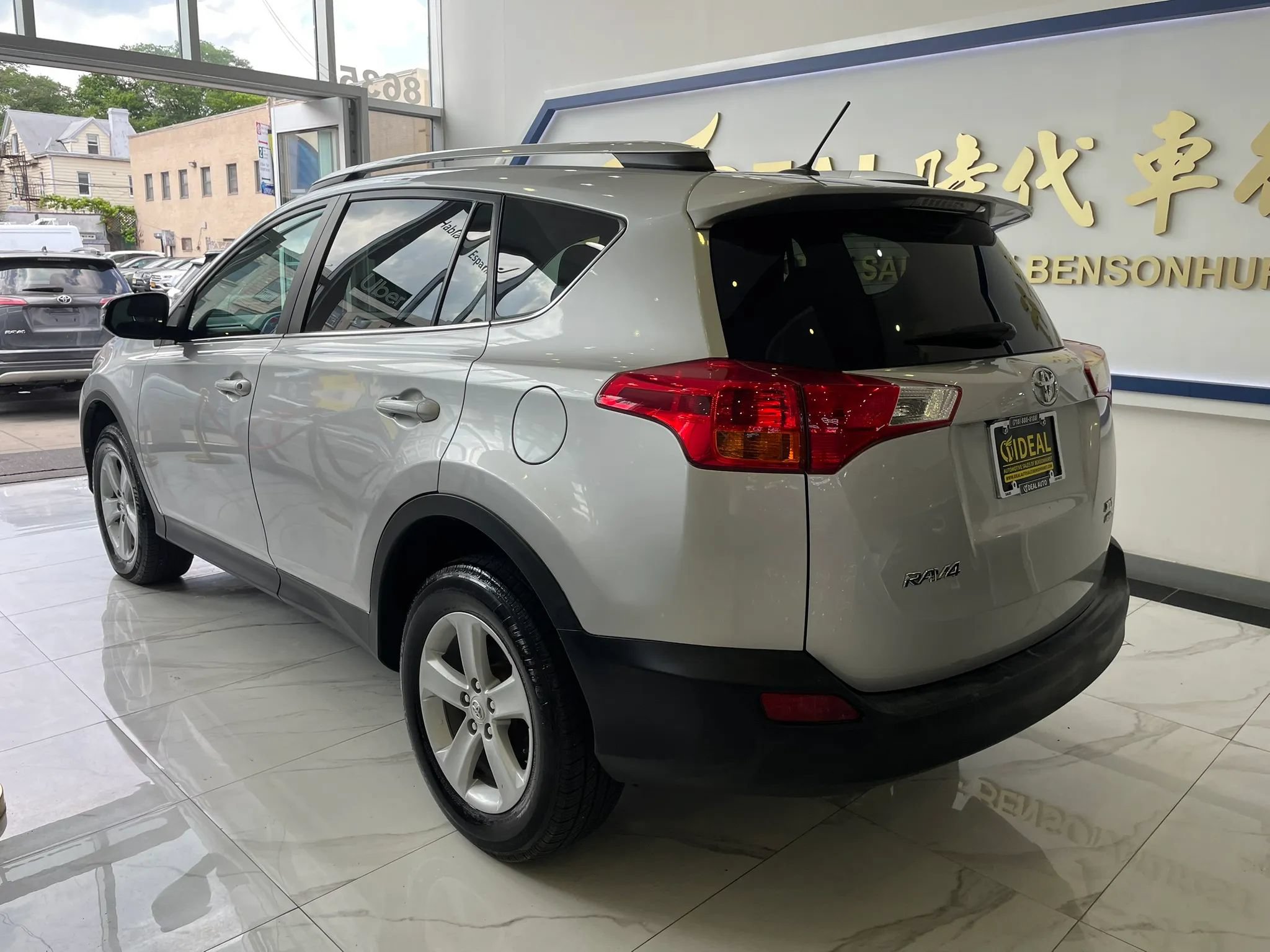 Used 2014 Toyota RAV4 XLE AWD/4WD image 4
