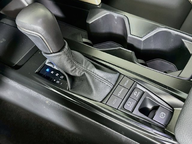 Used 2025 Toyota Camry SE FWD image 19