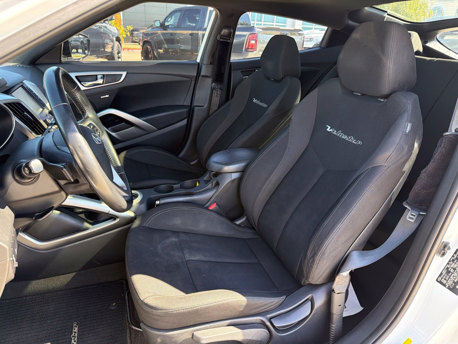 Used 2017 Hyundai Veloster Value Edition FWD image 13