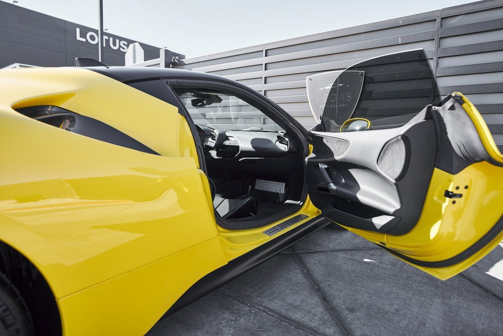 Used 2022 Ferrari SF90 Stradale image 30