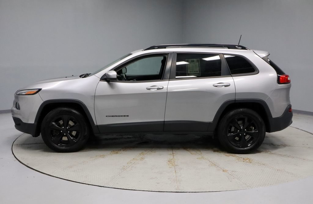 Used 2016 Jeep Cherokee Latitude w/ Comfort/Convenience Group AWD/4WD image 8
