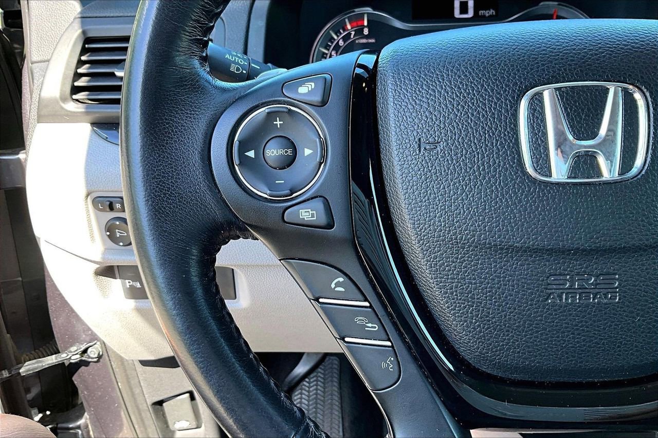 Used 2016 Honda Pilot Touring image 30