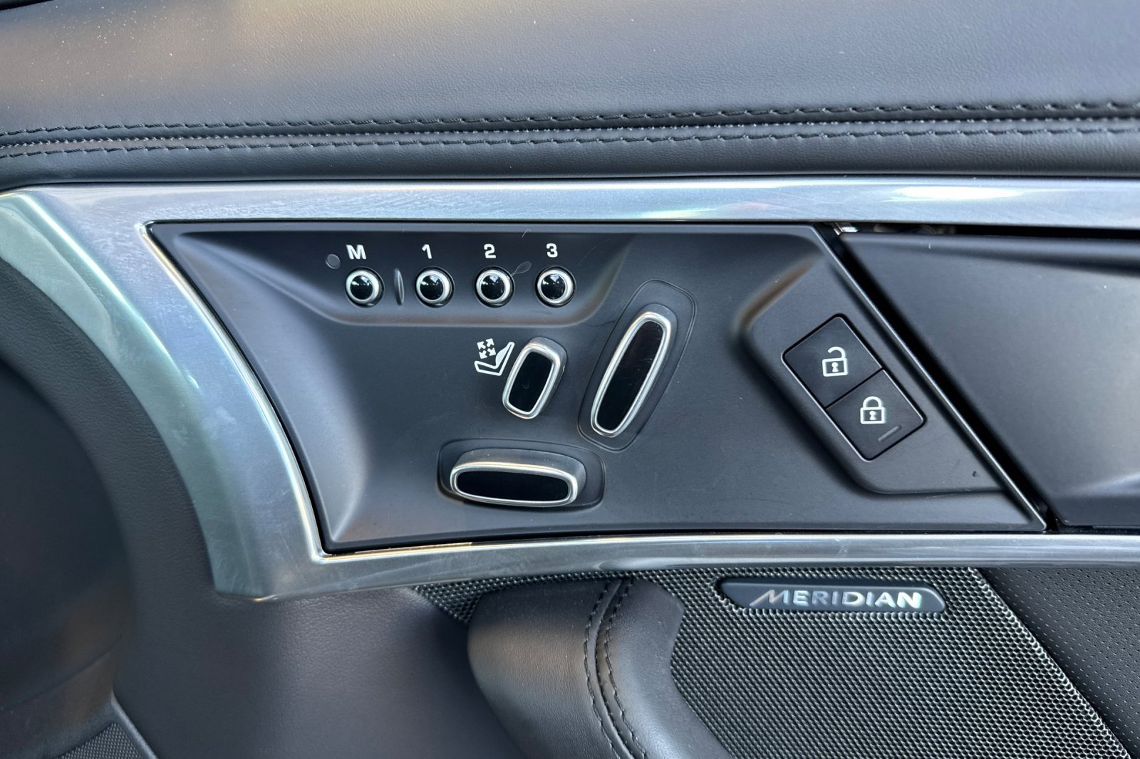 Used 2023 Jaguar F-TYPE R-Dynamic image 18