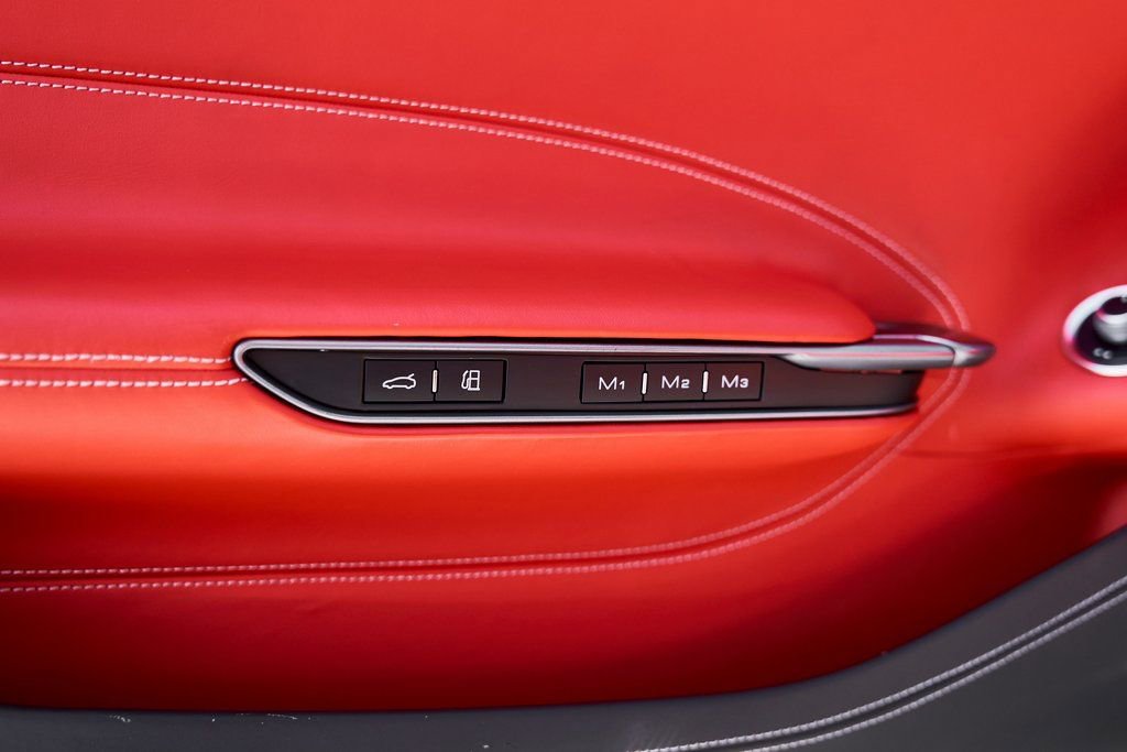 Used 2020 Ferrari GTC4Lusso AWD/4WD image 39