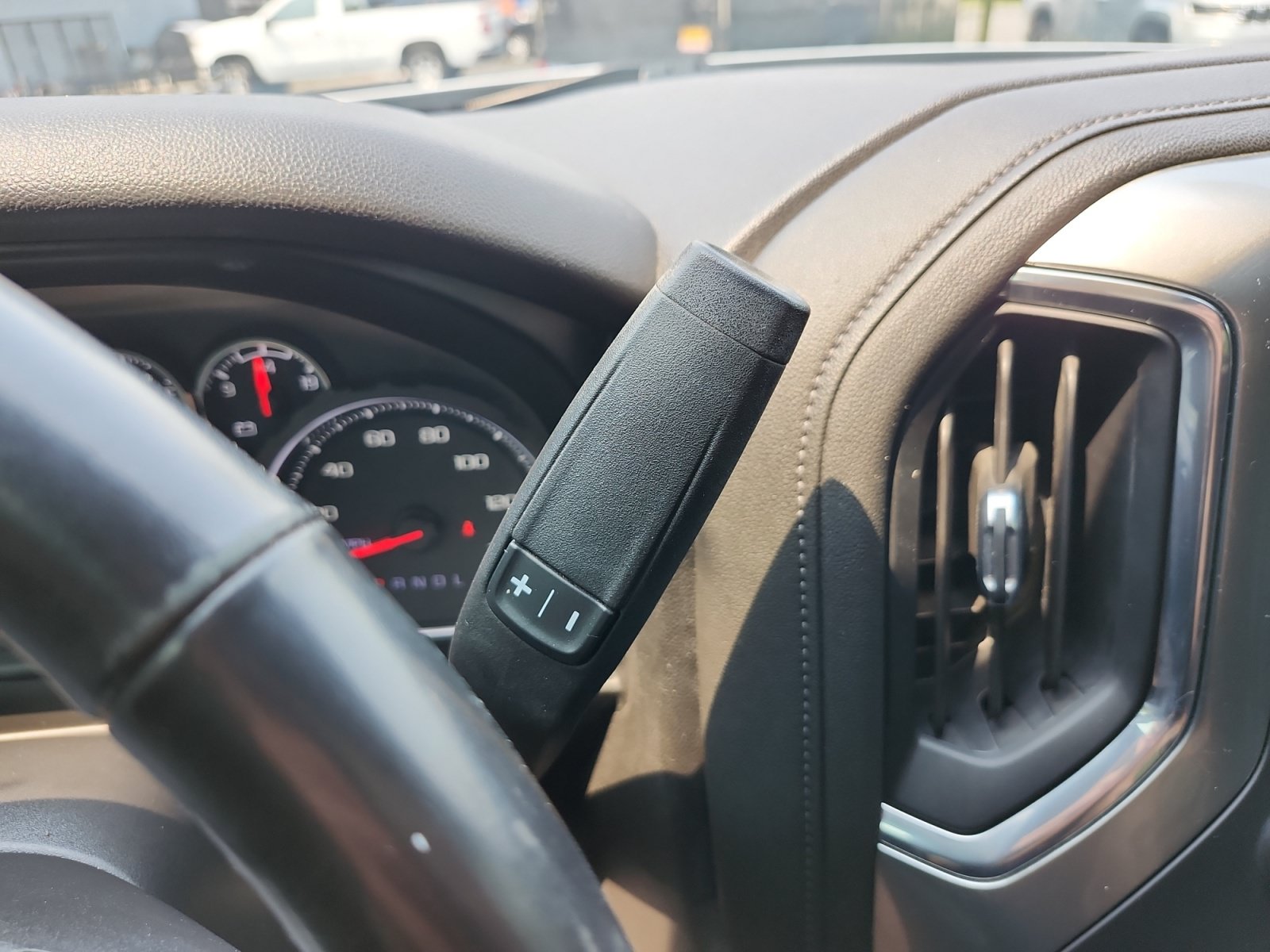 Used 2021 Chevrolet Silverado 1500 LT w/ Z71 Off-Road Package AWD/4WD image 26
