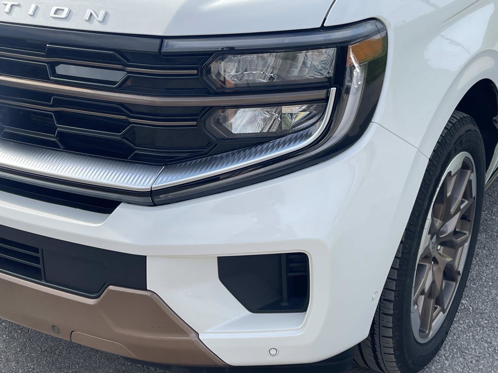 Used 2025 Ford Expedition King Ranch AWD/4WD image 9