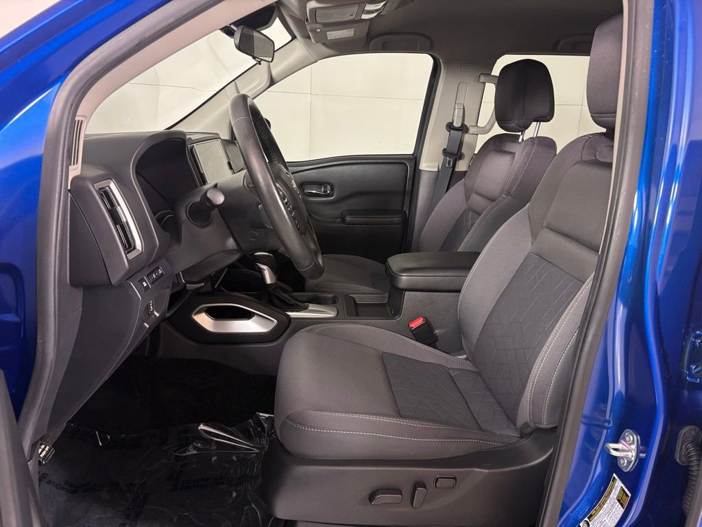 Used 2025 Nissan Frontier SV w/ SV Convenience Package RWD image 16