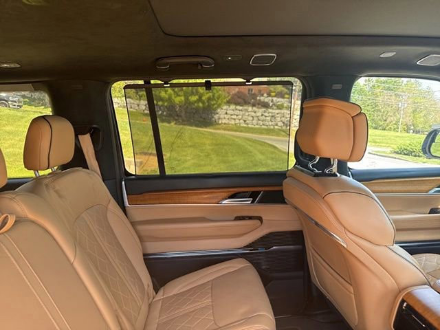 Used 2023 Jeep Grand Wagoneer Series III AWD/4WD image 21
