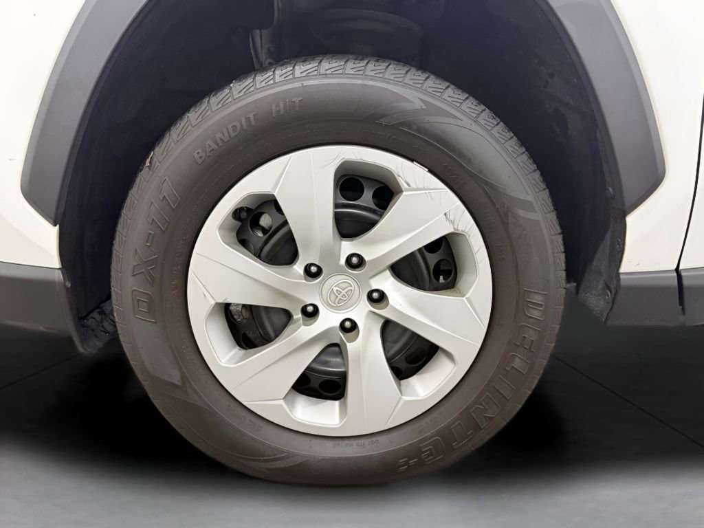 Used 2022 Toyota RAV4 LE image 15