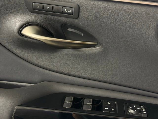 Used 2023 Lexus ES 350 Luxury w/ Accessory Package (Z1) image 16