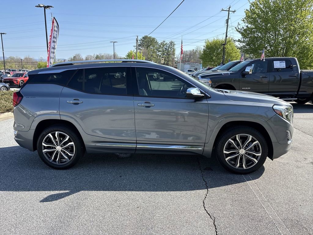 Used 2020 GMC Terrain Denali w/ Denali Premium Package AWD/4WD image 11