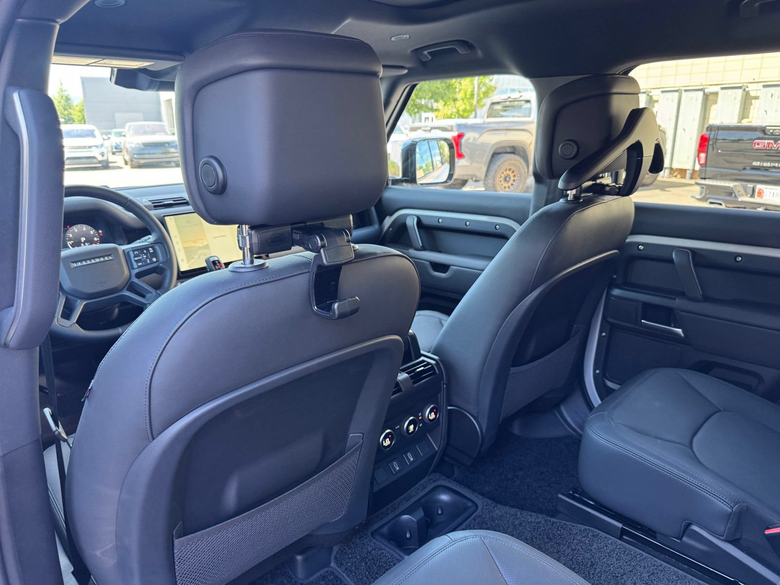 New 2026 Land Rover Defender 130 X-Dynamic SE AWD/4WD image 14