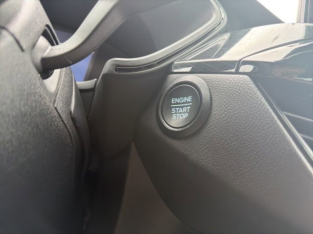 Used 2025 Ford Escape ST-Line Select AWD/4WD image 38