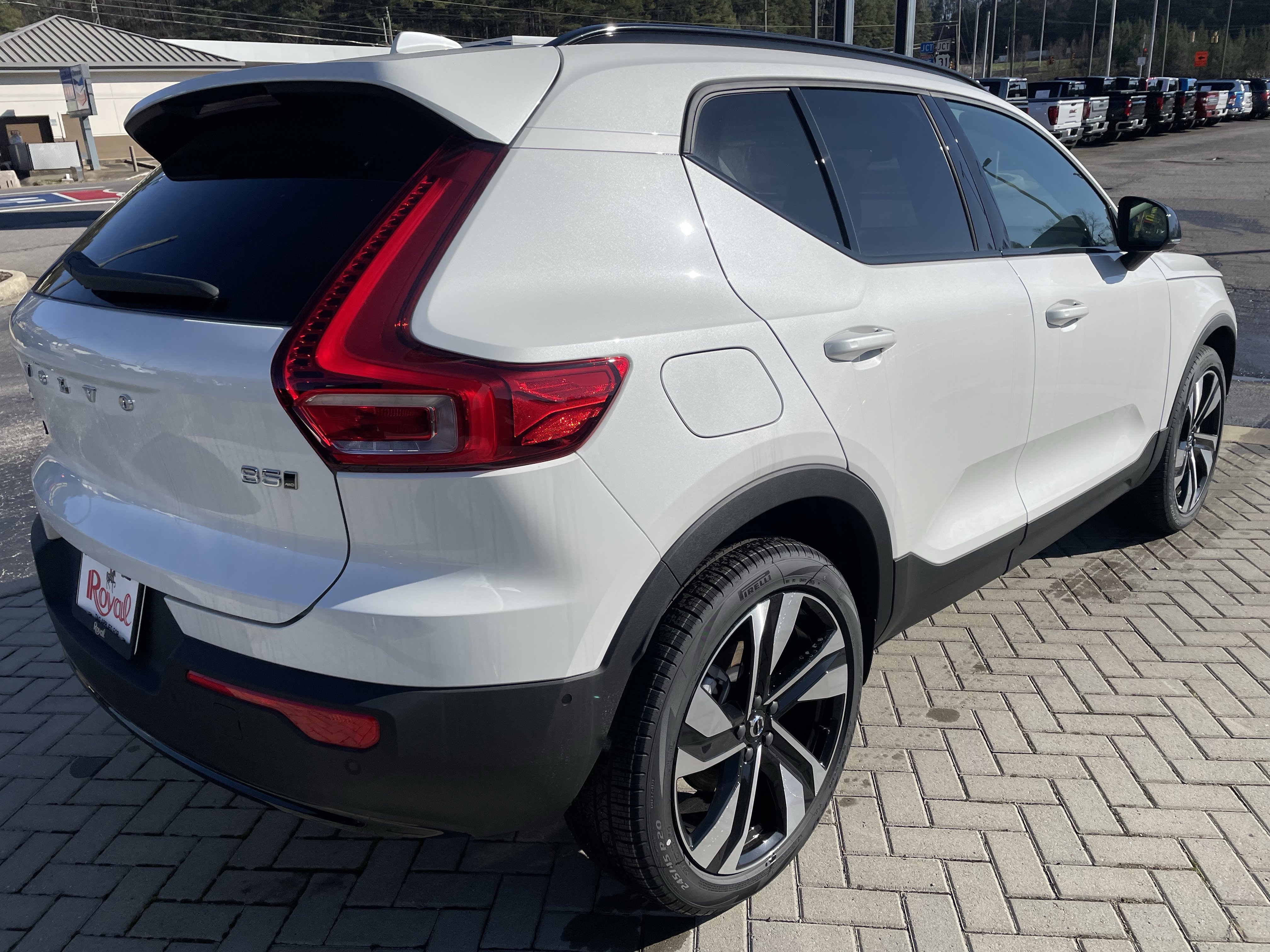 New 2026 Volvo XC40 B5 Ultra w/ Protection Package Premier image 4