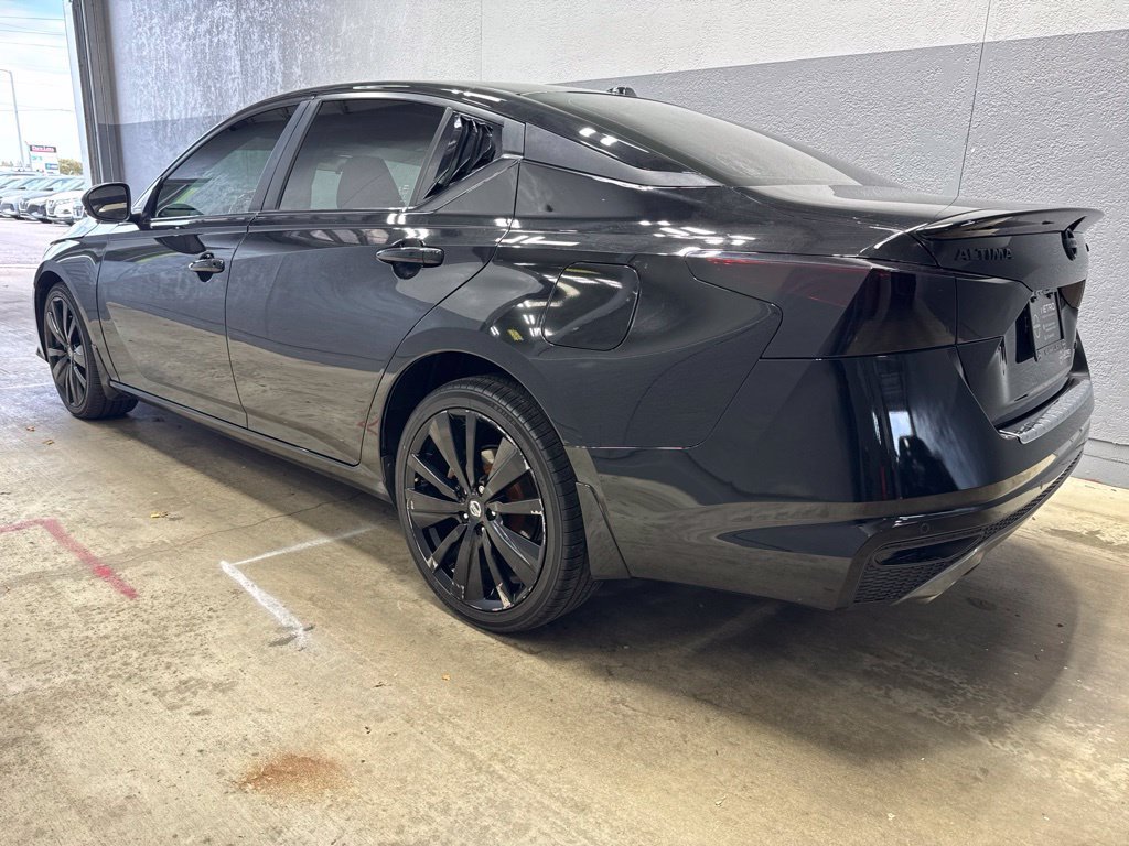 Used 2022 Nissan Altima 2.5 SR w/ Midnight Edition Package AWD/4WD image 7