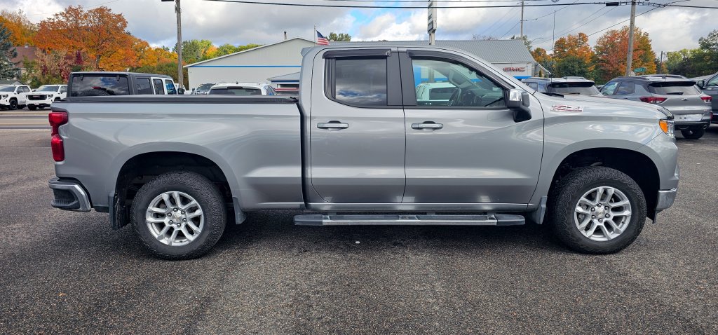 Used 2023 Chevrolet Silverado 1500 LT AWD/4WD image 9