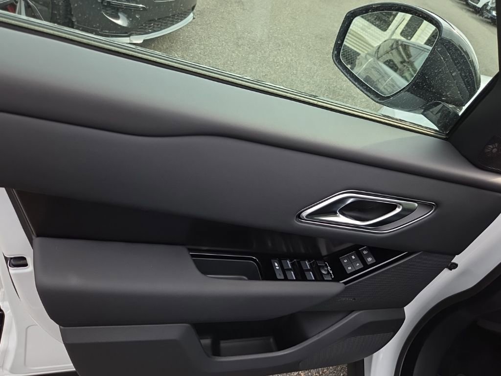 New 2026 Land Rover Range Rover Velar Dynamic SE image 11
