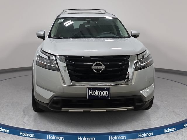 Used 2024 Nissan Pathfinder Platinum w/ Cargo Package AWD/4WD image 3