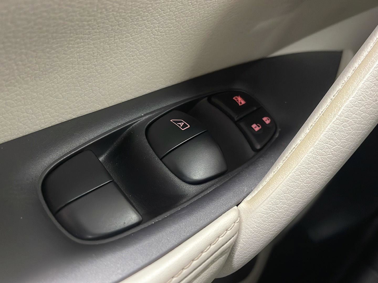 Used 2021 Nissan Rogue Sport SL w/ Premium Package image 14