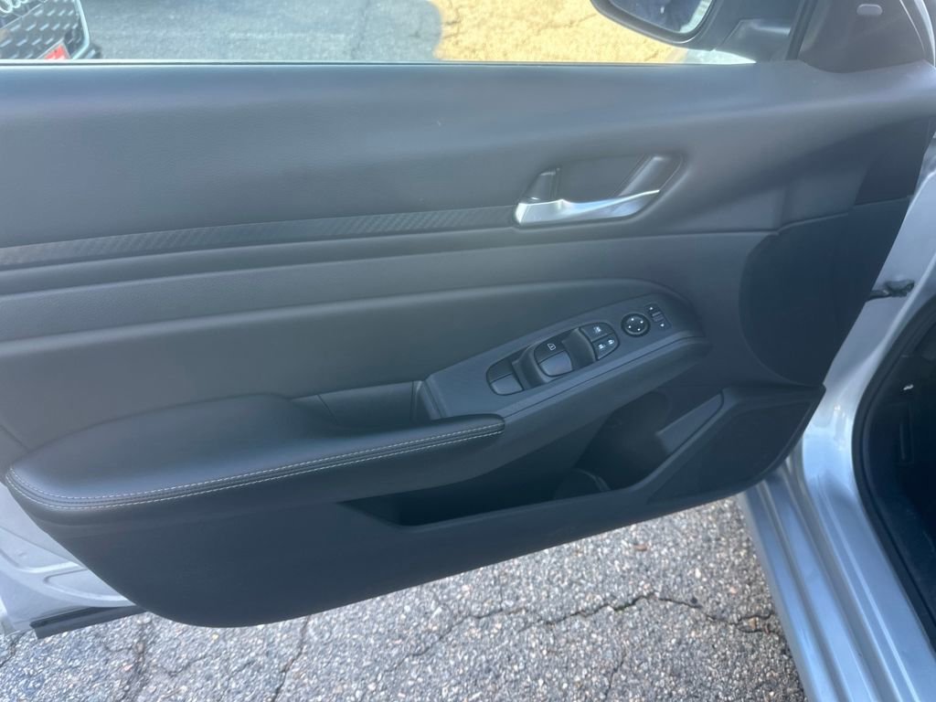 Used 2024 Nissan Altima 2.5 SV image 5