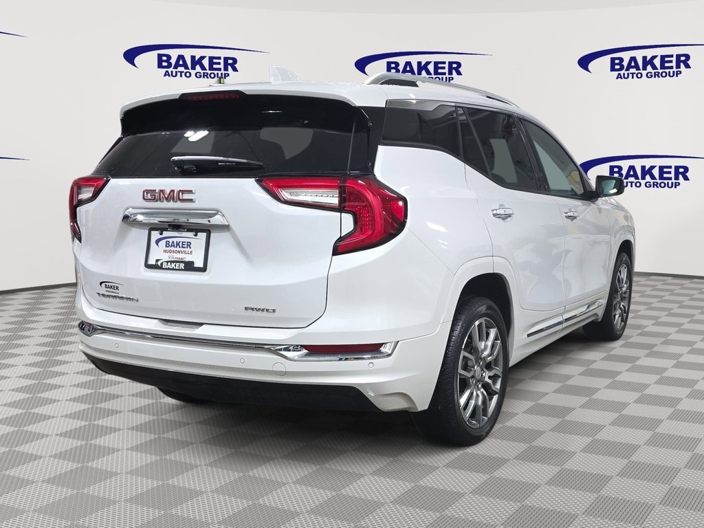 Used 2024 GMC Terrain Denali w/ Denali Premium Package image 5