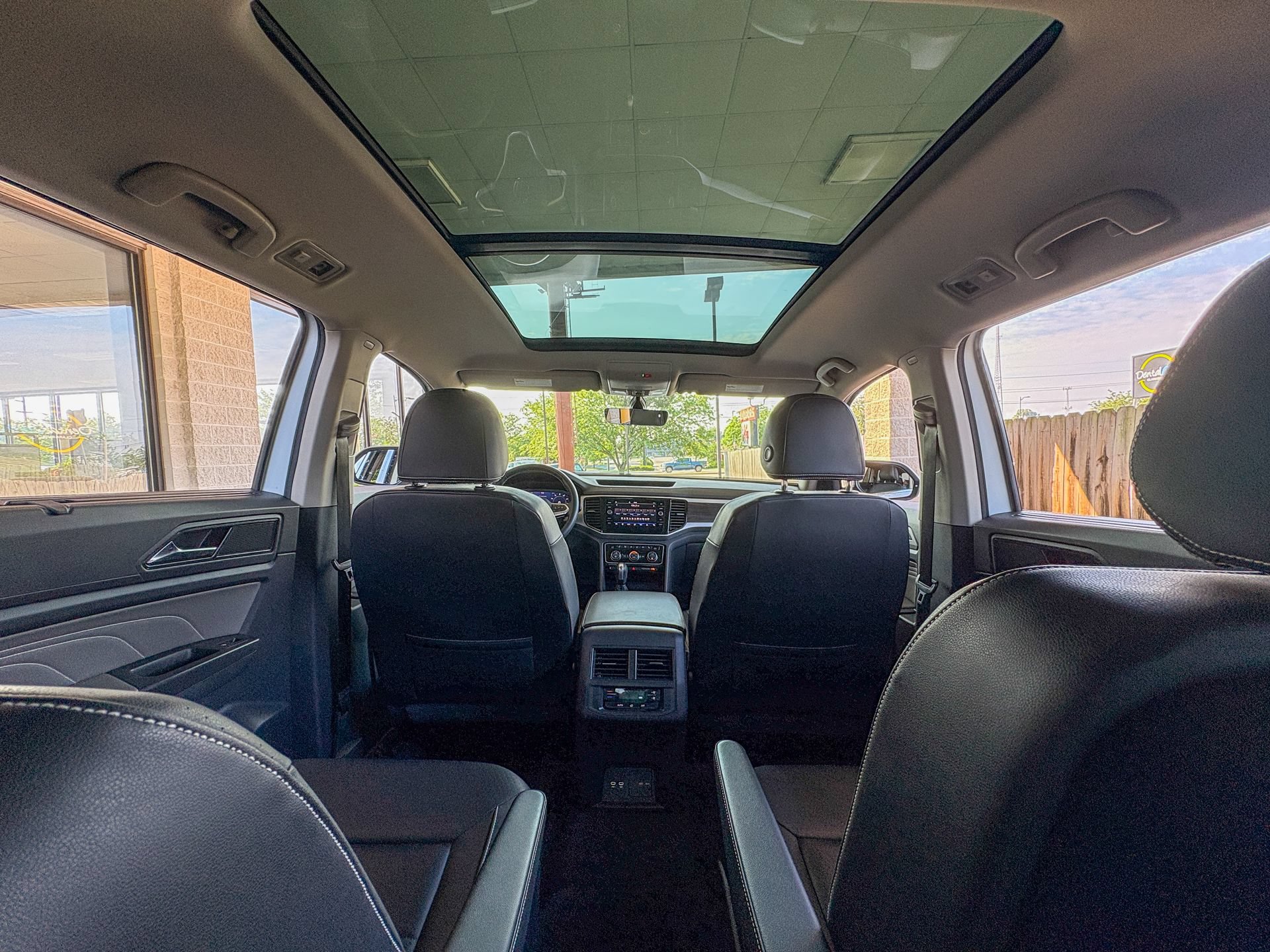 Used 2023 Volkswagen Atlas SE w/ Panoramic Sunroof Package FWD image 7