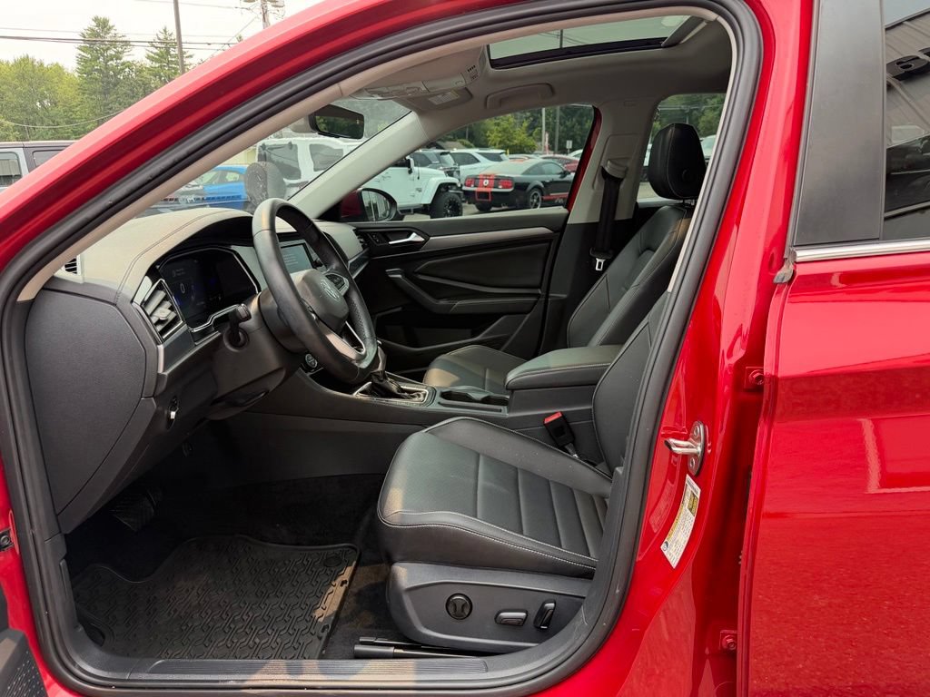 Used 2022 Volkswagen Jetta SE w/ Panoramic Sunroof Package FWD image 10