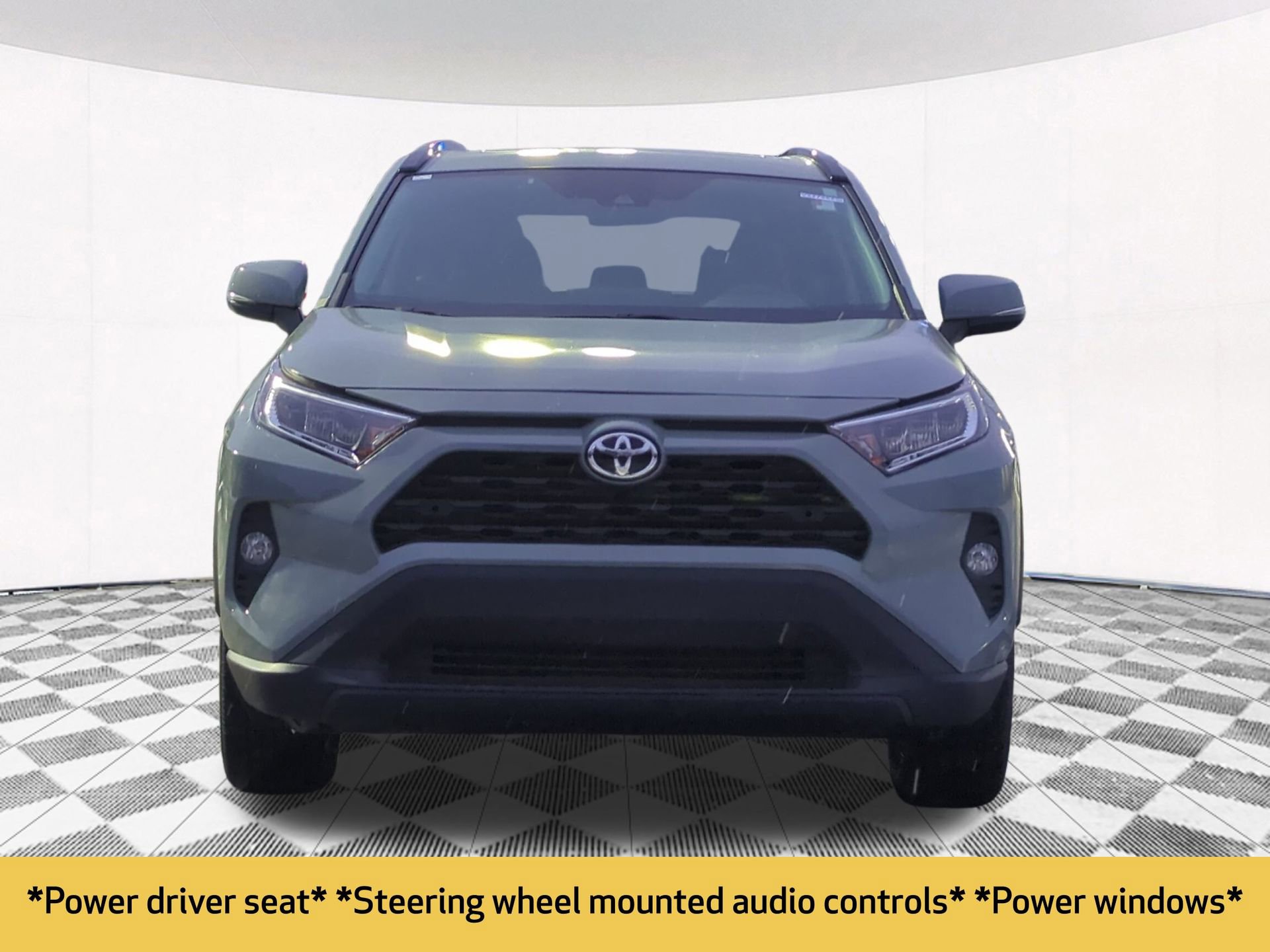 Used 2021 Toyota RAV4 XLE Premium image 8