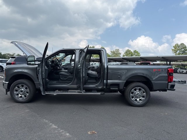 New 2025 Ford F250 Lariat w/ Chrome Package image 26