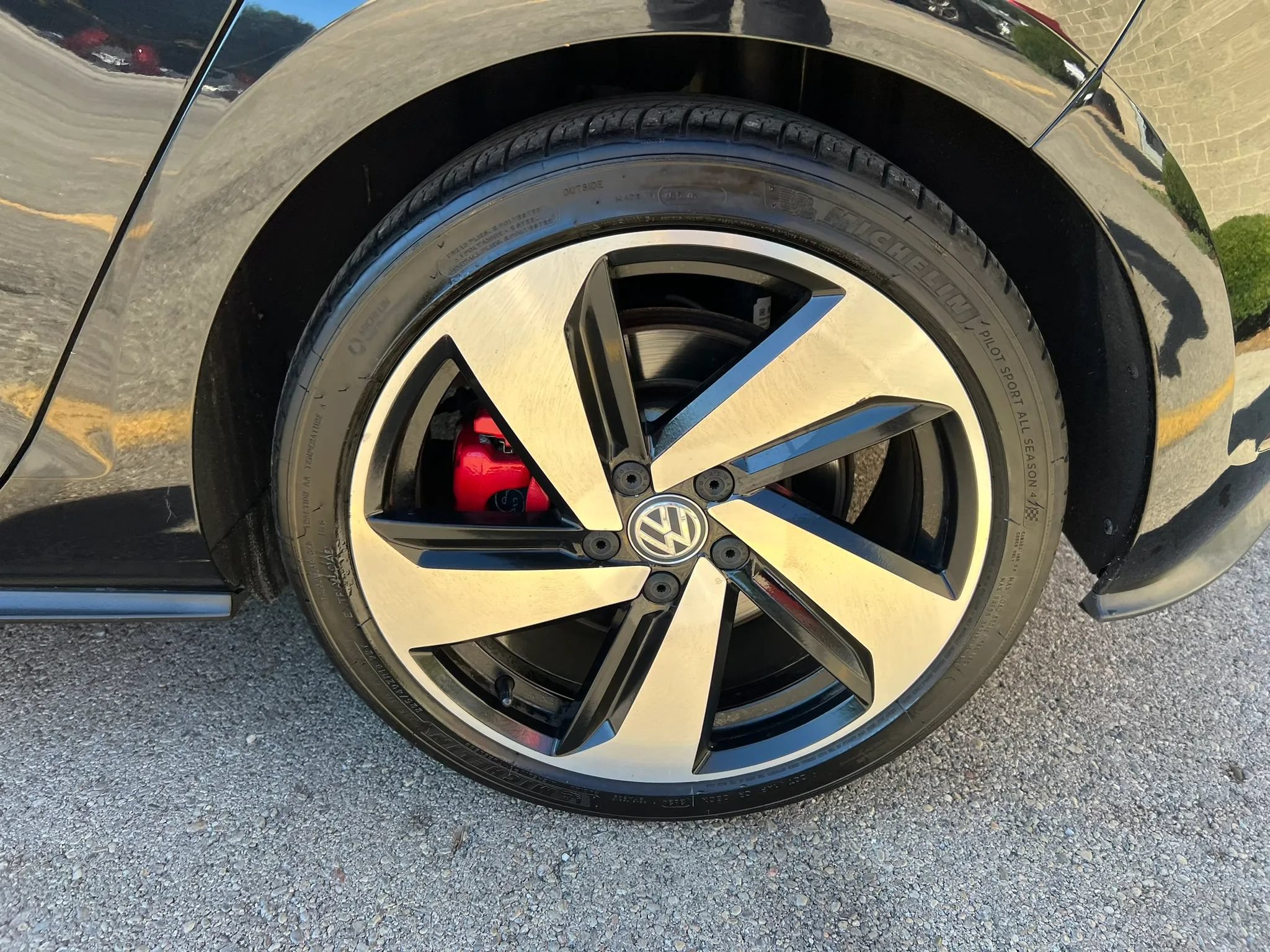 Used 2019 Volkswagen GTI SE FWD image 12