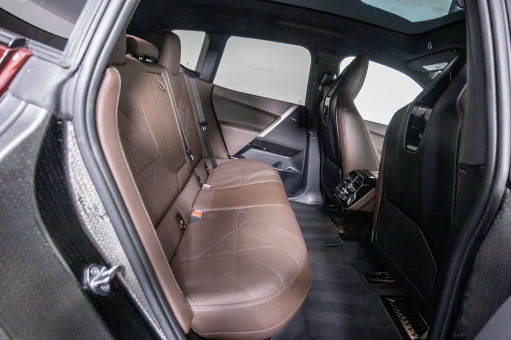 Used 2022 BMW iX xDrive50 w/ Sport Package image 12