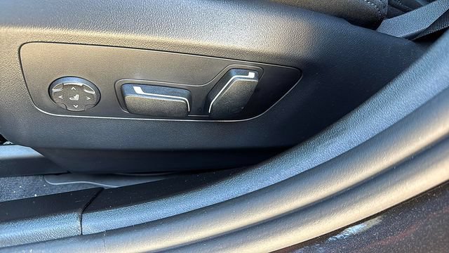 Certified 2025 BMW 530i xDrive w/ Premium Package AWD/4WD image 18