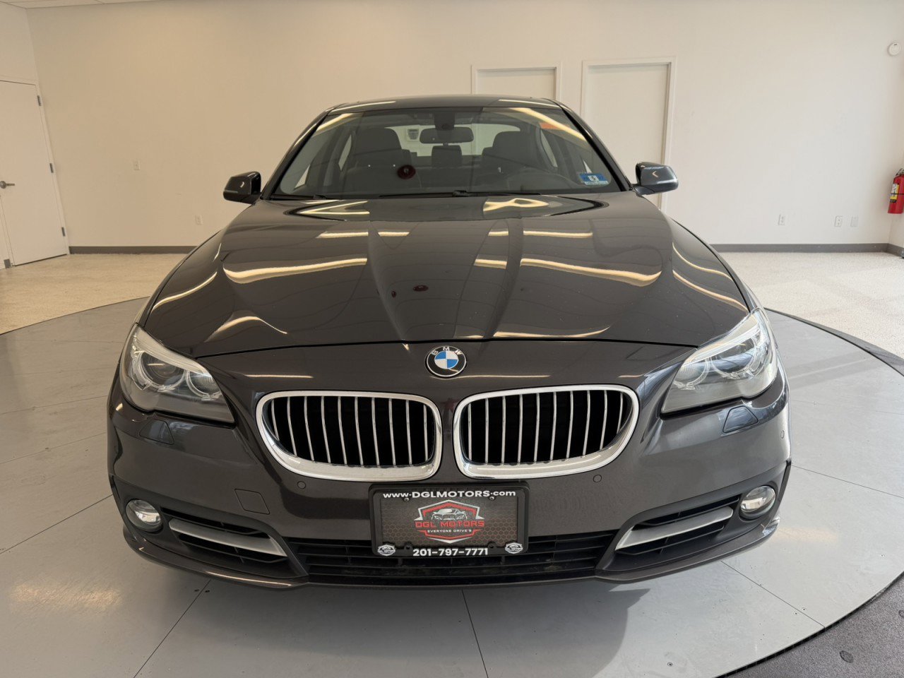 Used 2016 BMW 528i xDrive Sedan AWD/4WD image 2