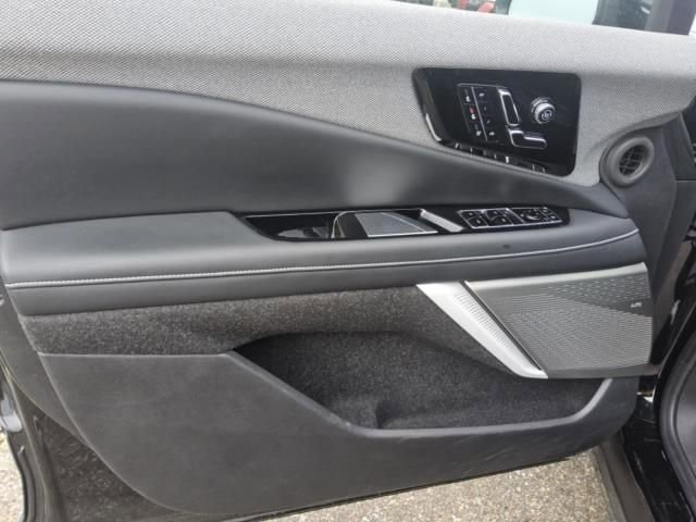 Used 2025 Cadillac Optiq Luxury 2 w/ LPO, Floor Liner Package AWD/4WD image 8
