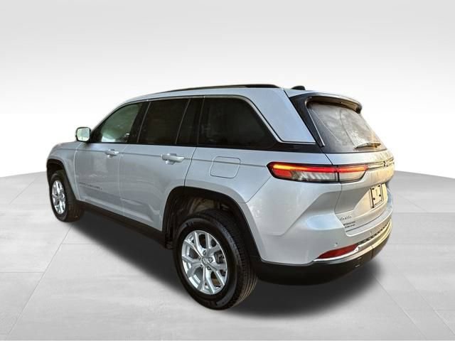 Used 2023 Jeep Grand Cherokee Limited image 5
