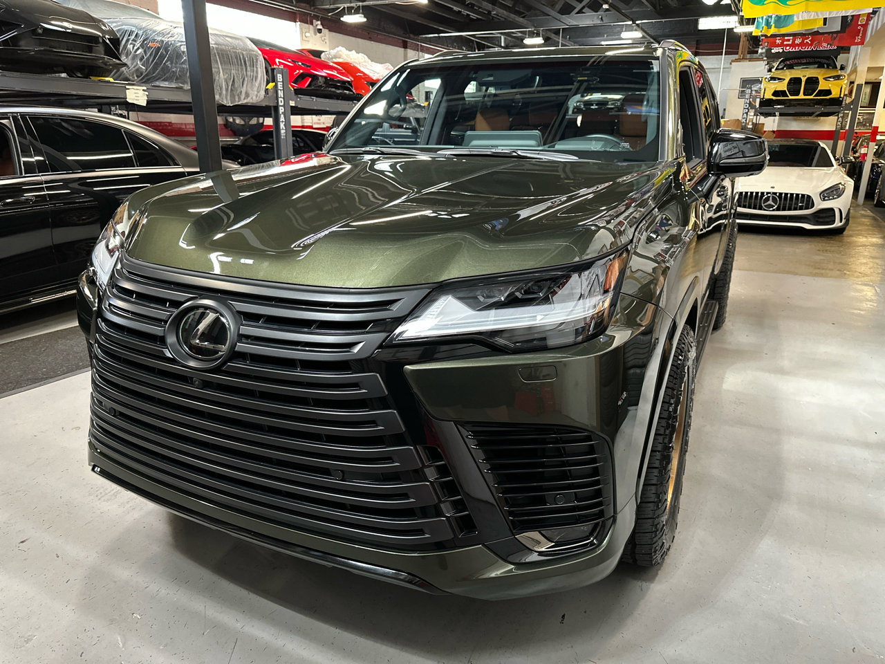 Used 2024 Lexus LX 600 4WD w/ Luxury Package image 11