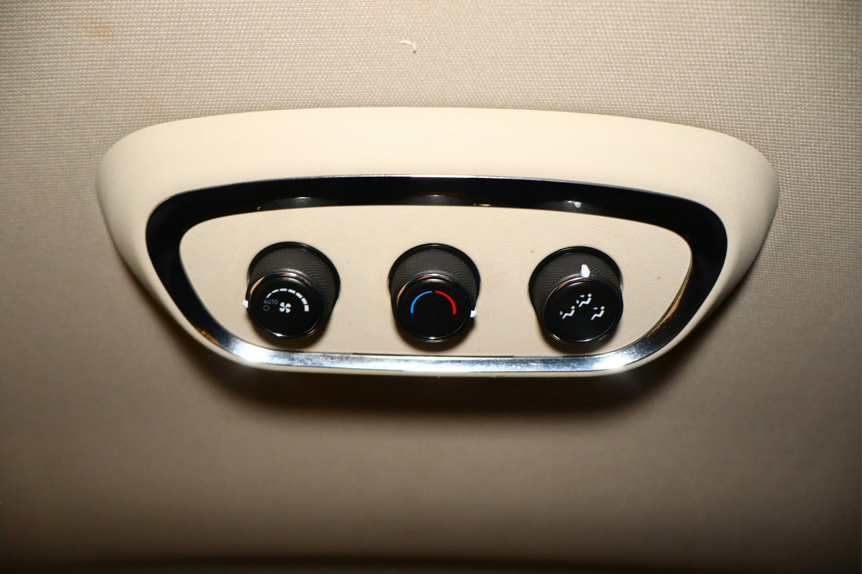 Used 2018 Dodge Durango SXT w/ 3rd Row Seating Group image 41