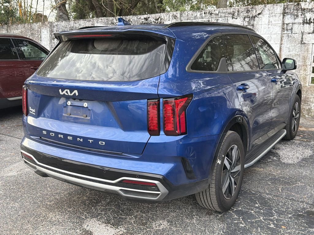 Certified 2022 Kia Sorento S FWD image 9