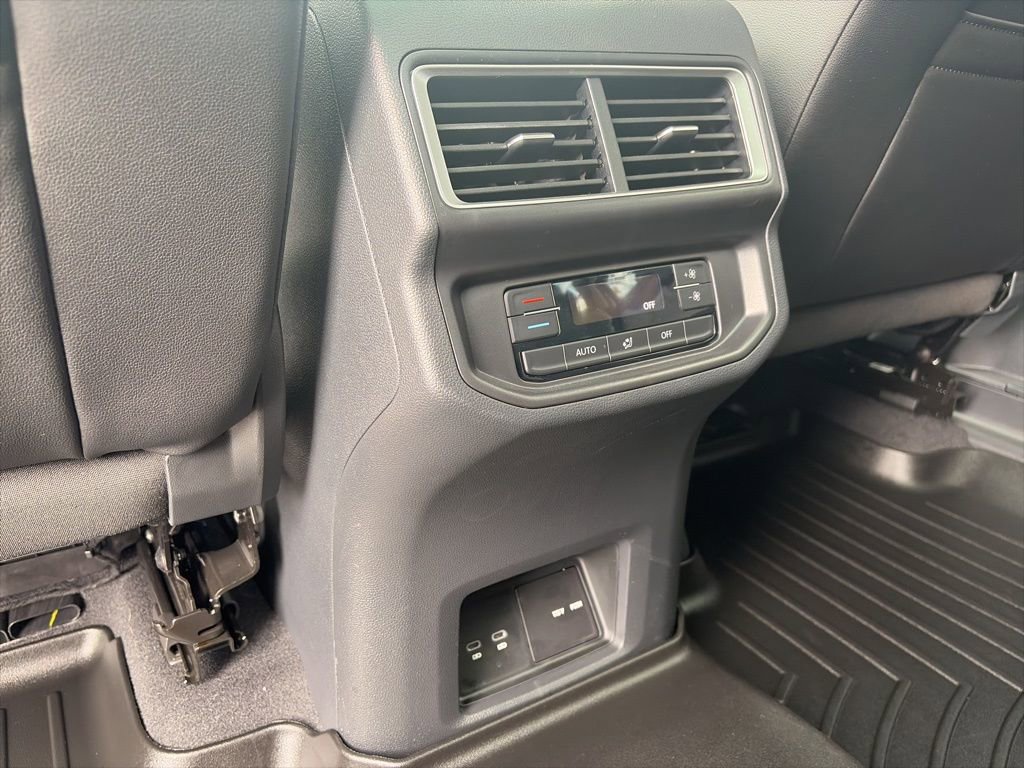 Used 2025 Volkswagen Atlas Peak Edition SE AWD/4WD image 27
