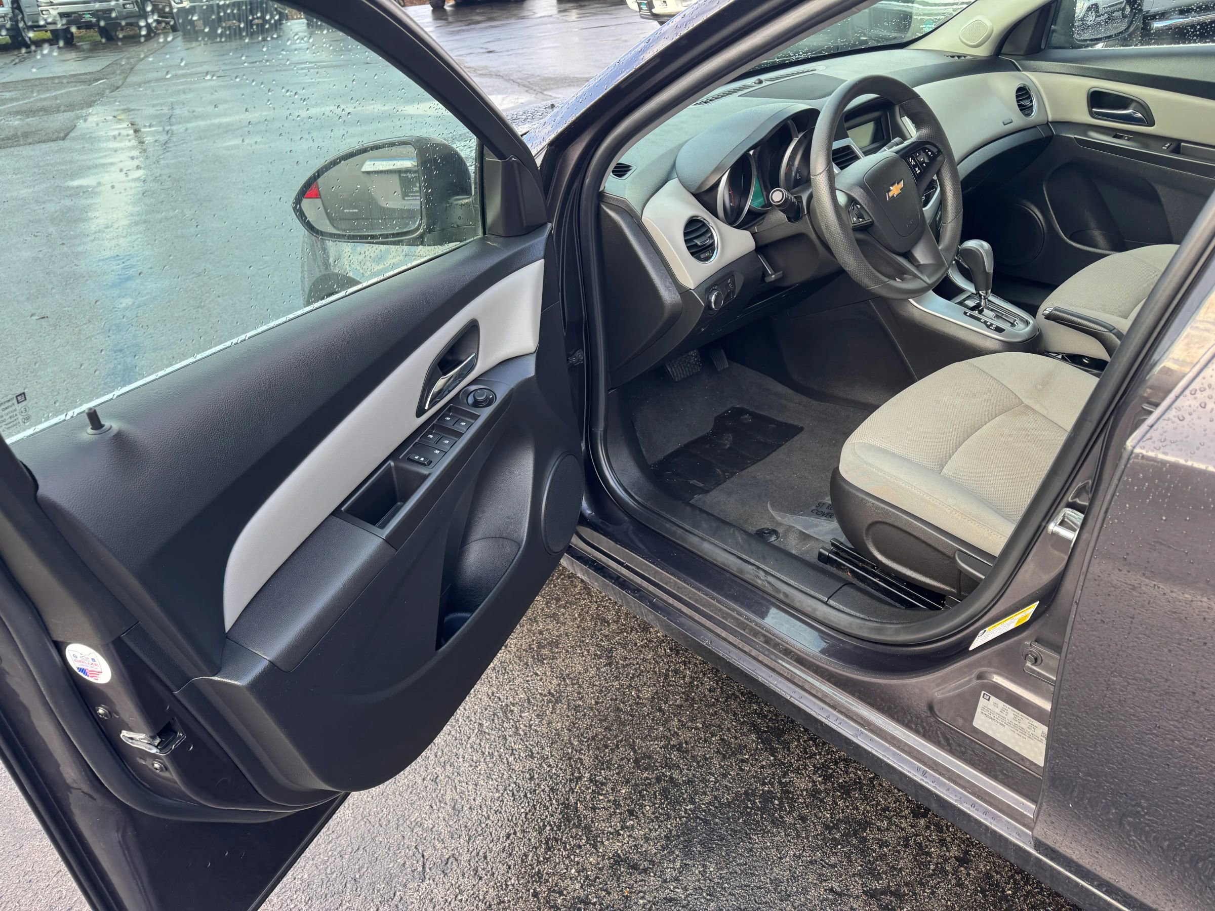 Used 2016 Chevrolet Cruze LT image 9