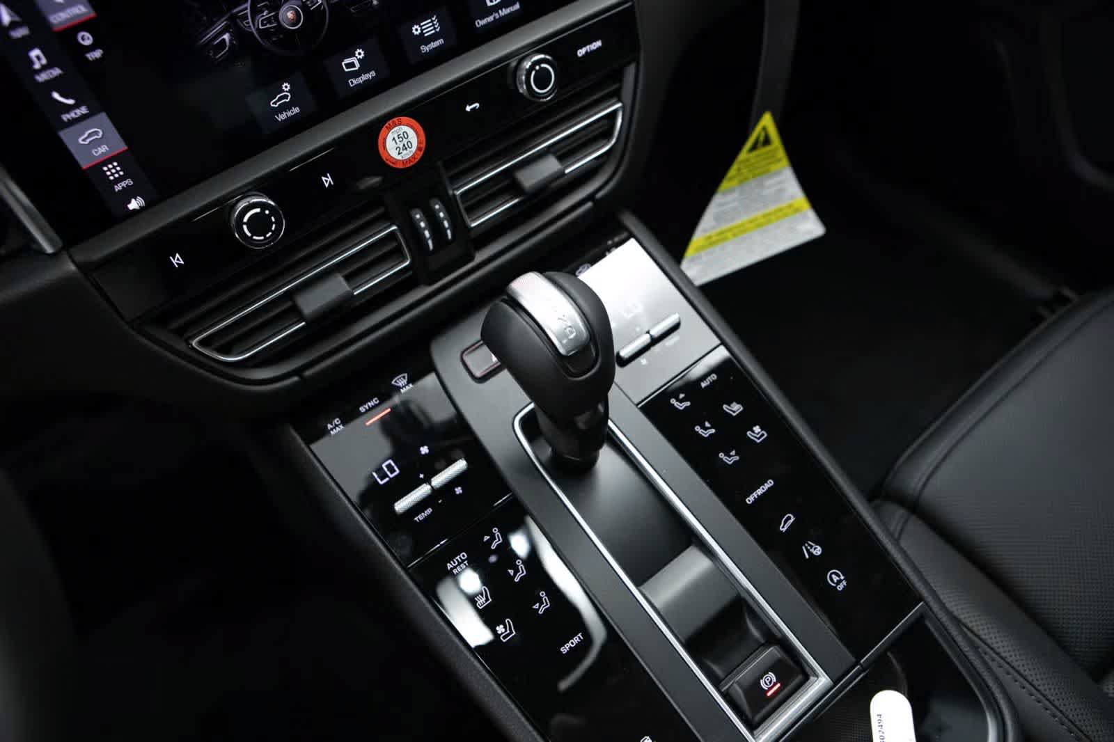 Certified 2026 Porsche Macan AWD/4WD image 27