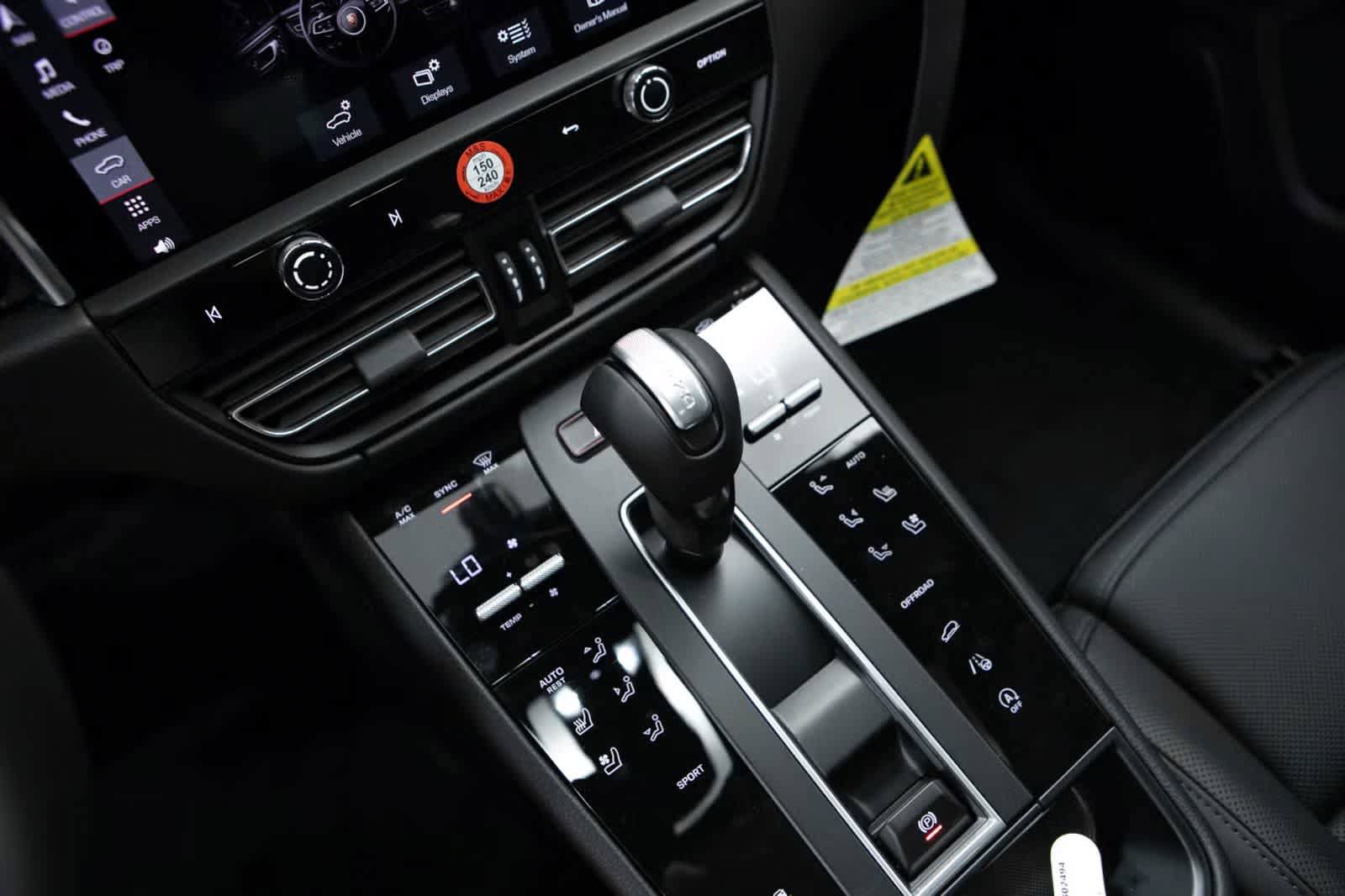 Certified 2026 Porsche Macan AWD/4WD image 27