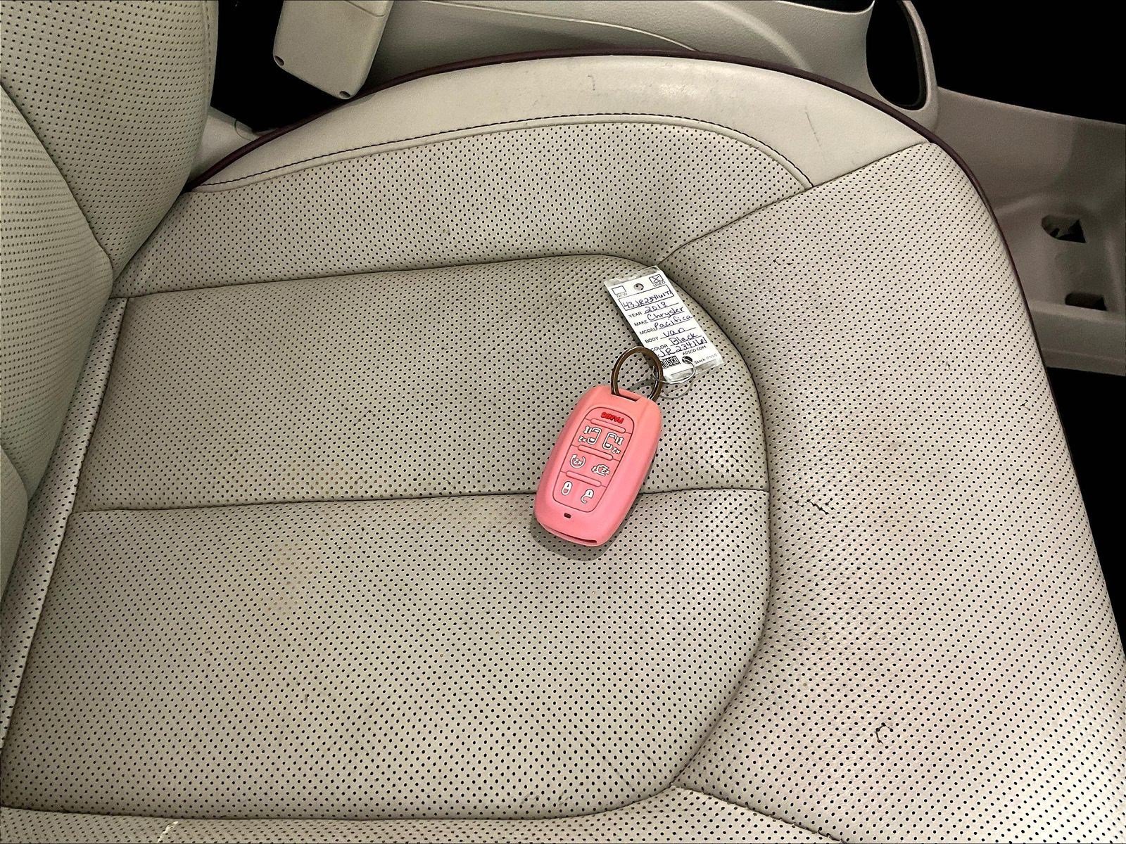 Used 2018 Chrysler Pacifica Limited FWD image 36