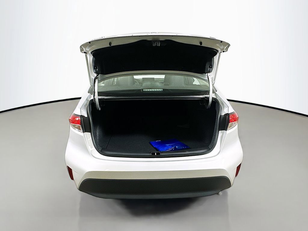 Used 2025 Toyota Corolla LE image 33