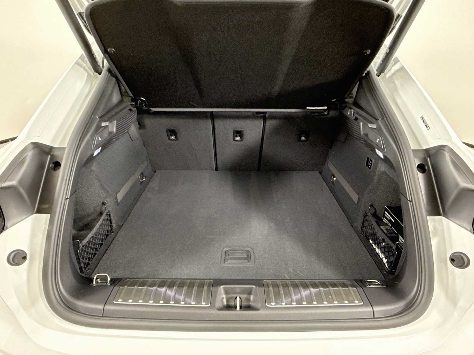 Used 2026 Porsche Macan Electric RWD image 27