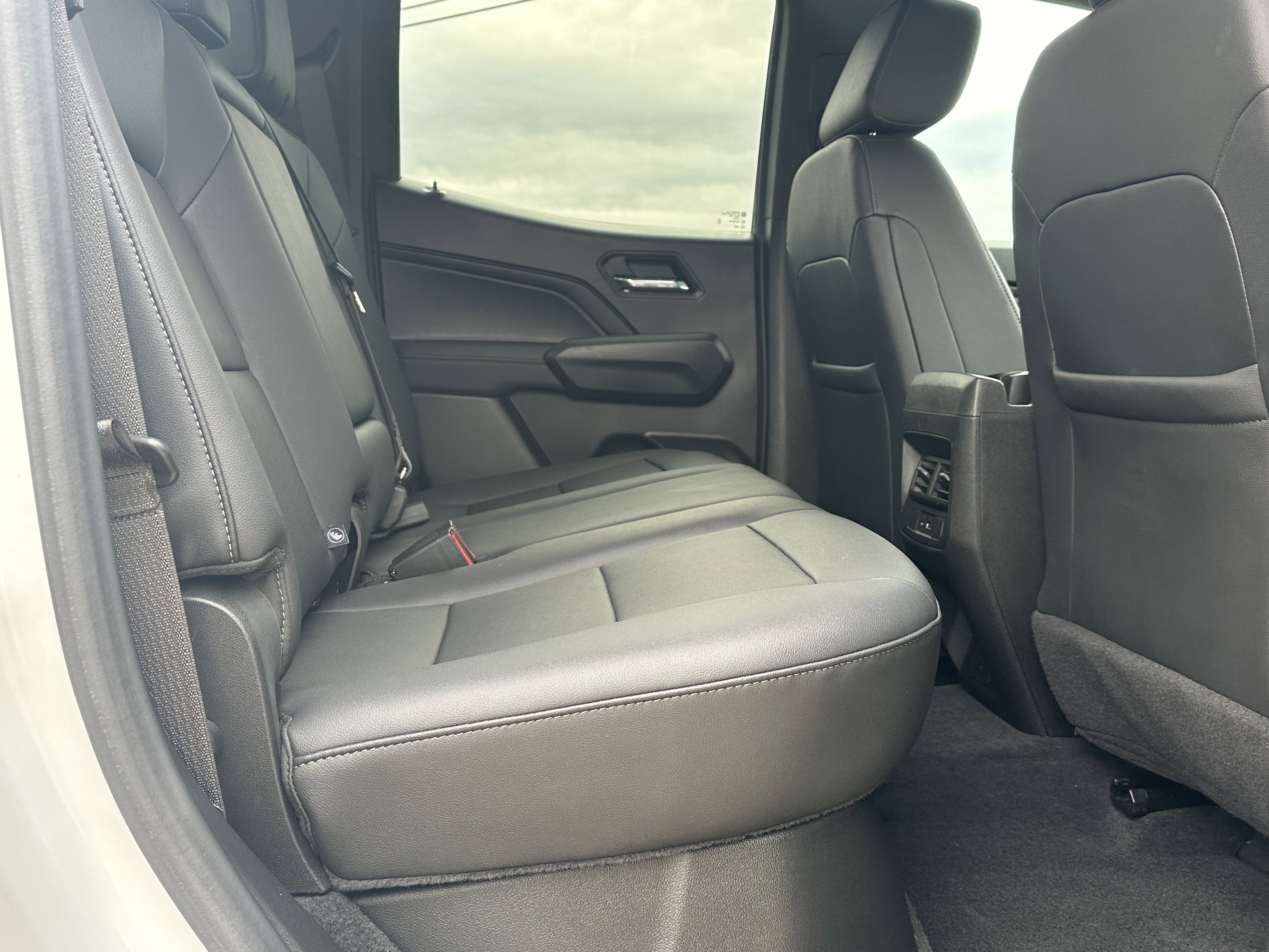 Used 2024 Chevrolet Colorado LT w/ LT Convenience Package III image 17