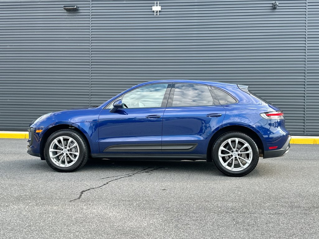 Certified 2024 Porsche Macan AWD/4WD image 2